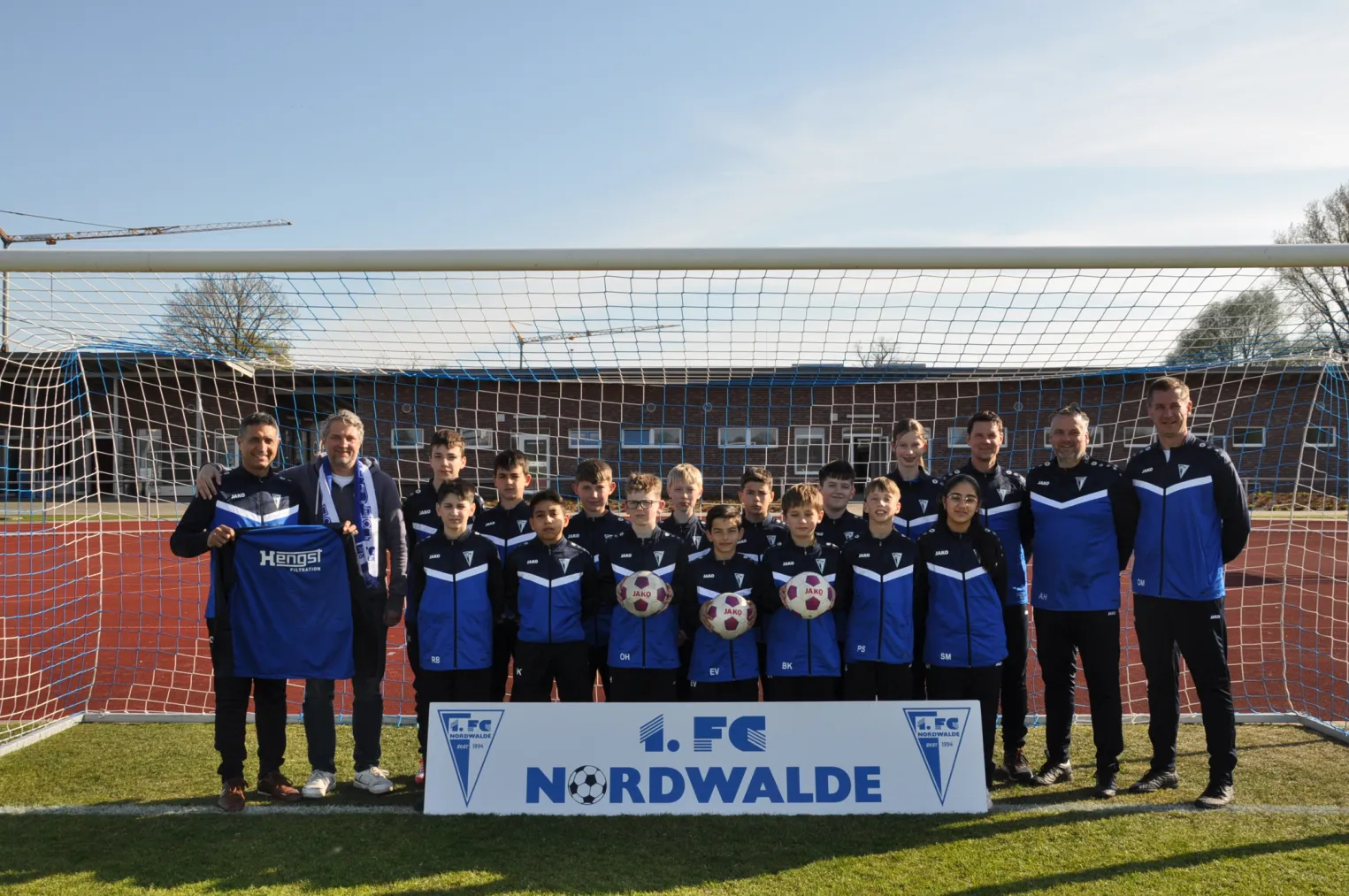 Neue Trainingsanzüge für die D2